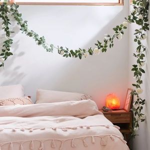 NWT Urban Outfitters White Rose Garland + Firefly String Lights